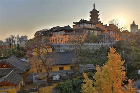 南京怎麼去雞鳴寺：在尋找雞鳴寺之際，我們不妨來聊聊這座古寺與其周遭的風景如何能成為南京城中一道獨特的風景線。